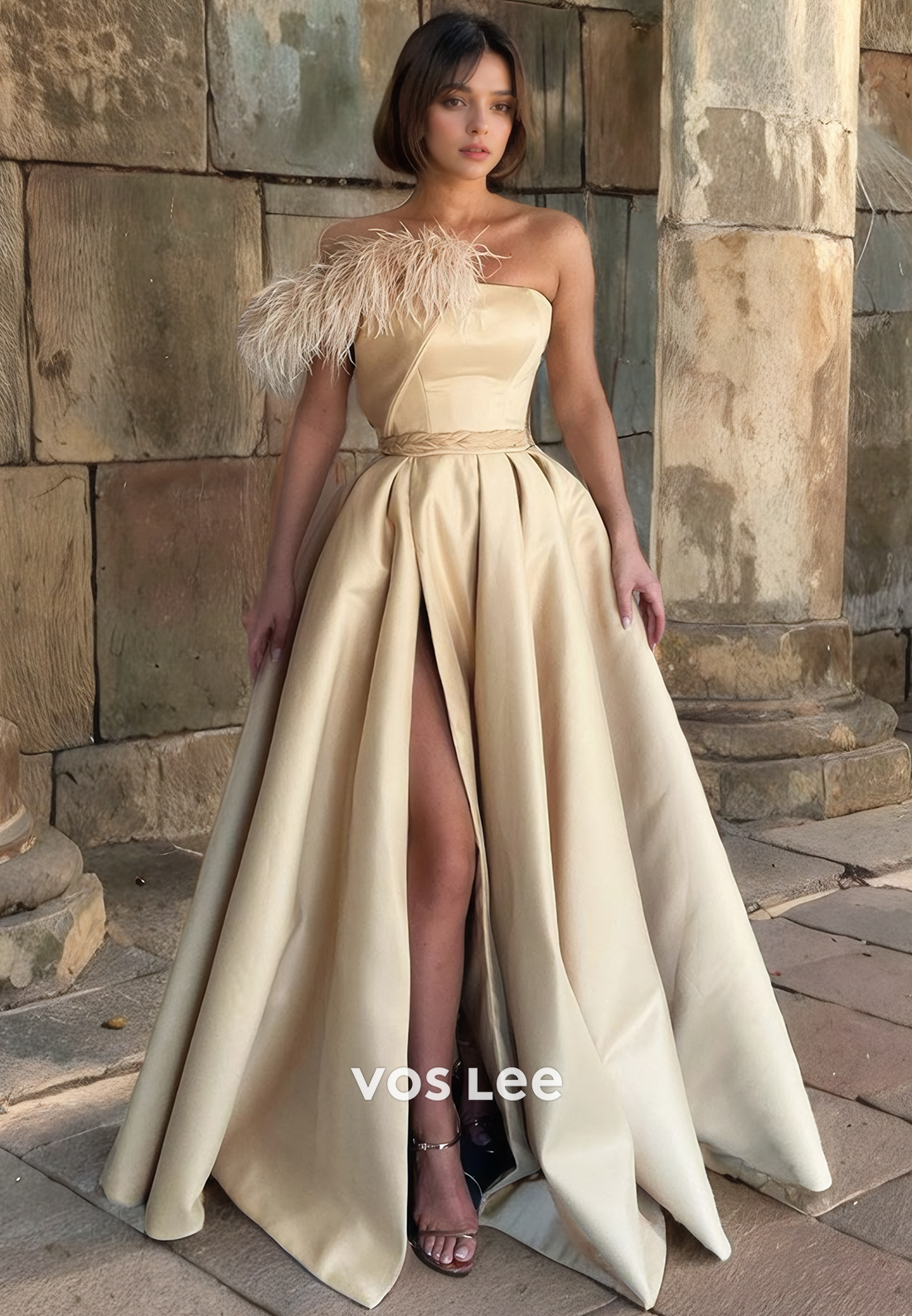 Elegant Strapless Formal Evening Party Dress A-Line Split Ruched Satin Long Prom Dress with Feathers