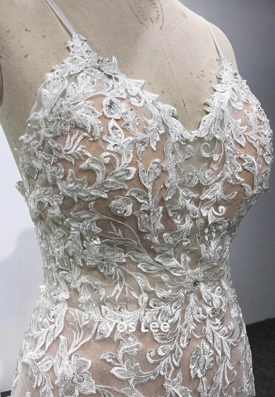 Spaghetti Straps V Neck Appliques Lace Pleated Trumpet Wedding Dresses with Court Train