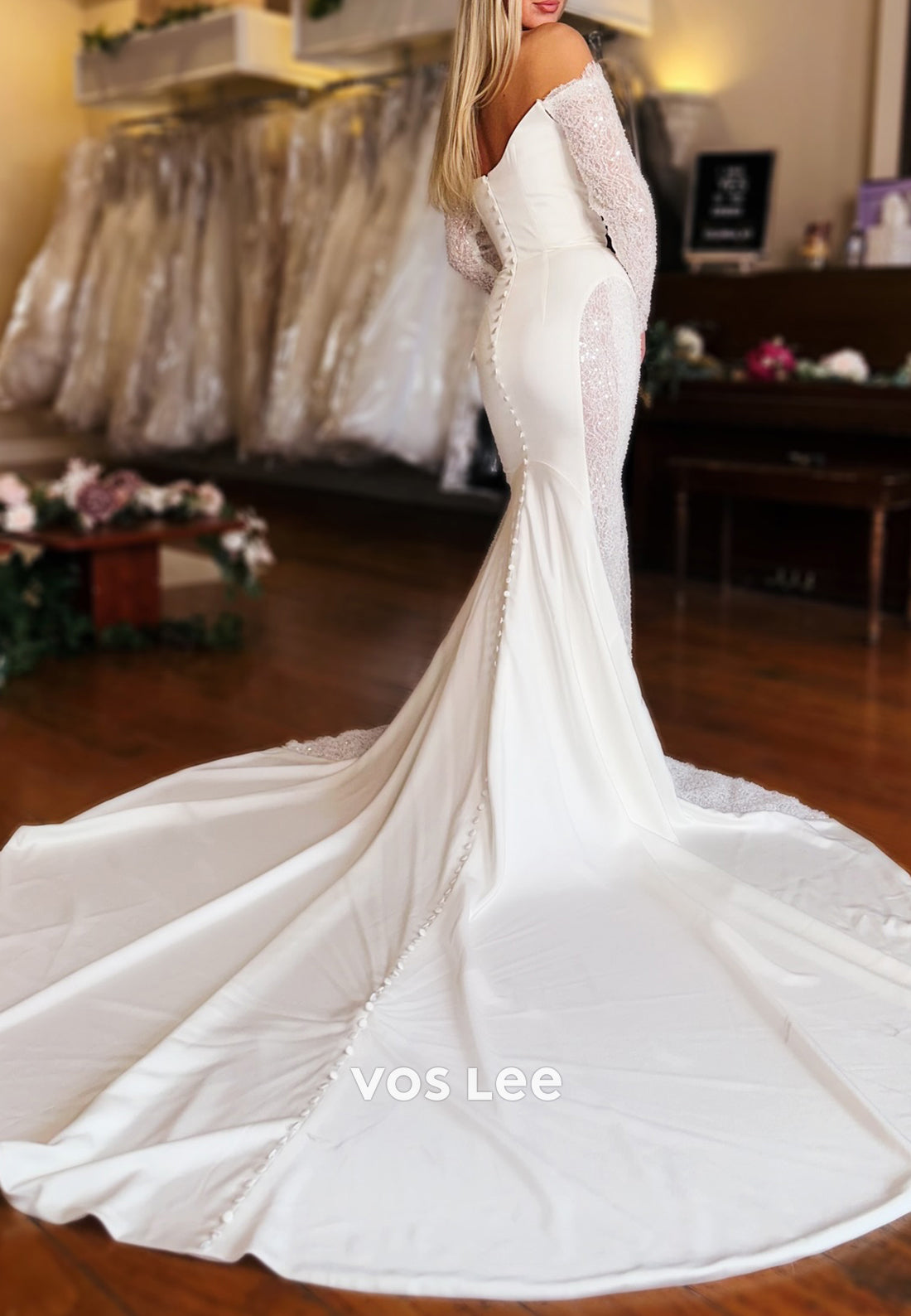 Long Sleeve Sweetheart Lace Appliques Sweetheart Wedding Dresses with Sweep Train