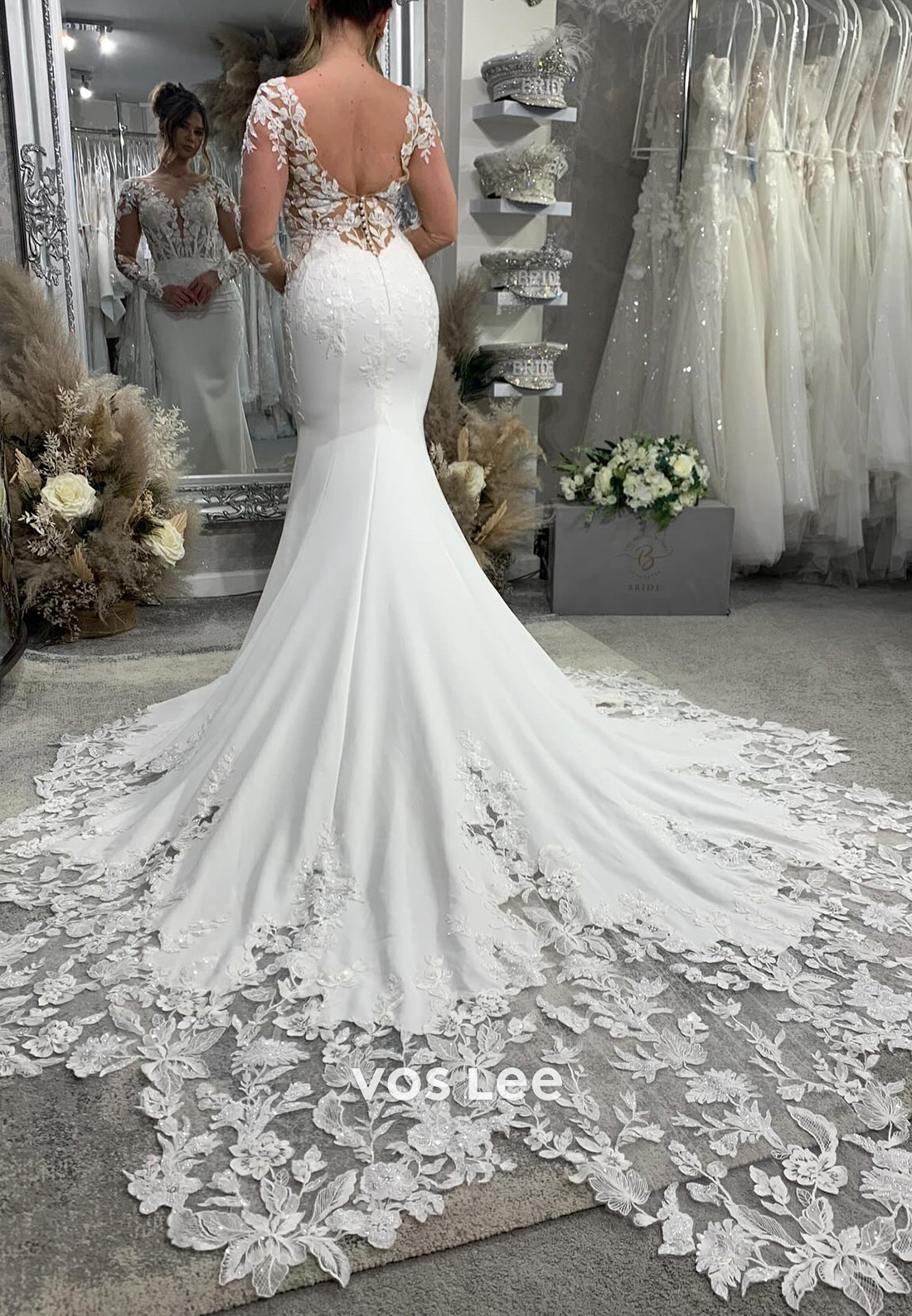 Long Sleeve V Neck Appliques Lace Long Mermaid Wedding Dresses with Court Train