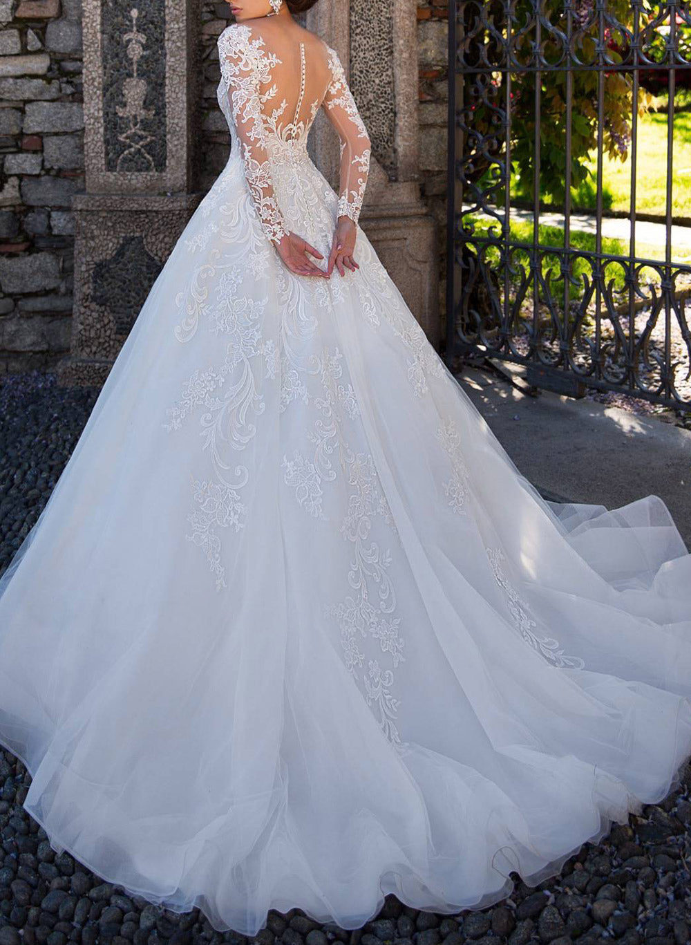 Dreamy A-Line Illusion Neck Long Sleeves Wedding Dresses With Appliques Lace