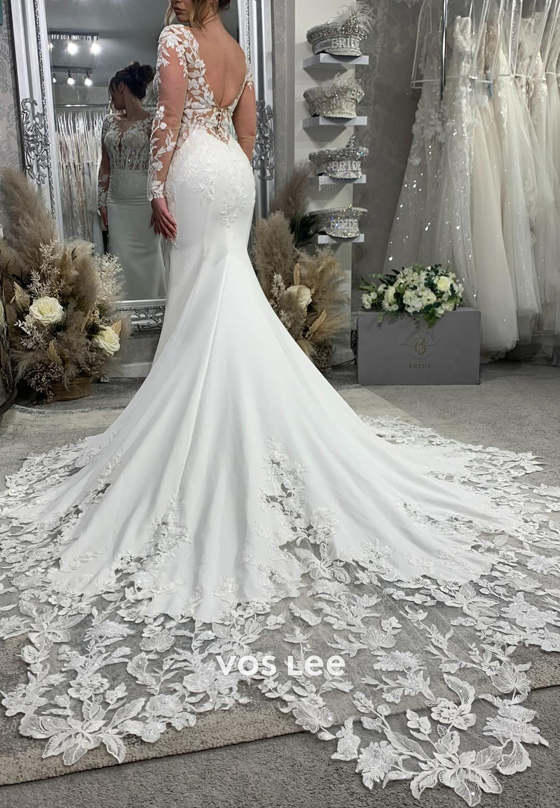 Long Sleeve V Neck Appliques Lace Long Mermaid Wedding Dresses with Court Train