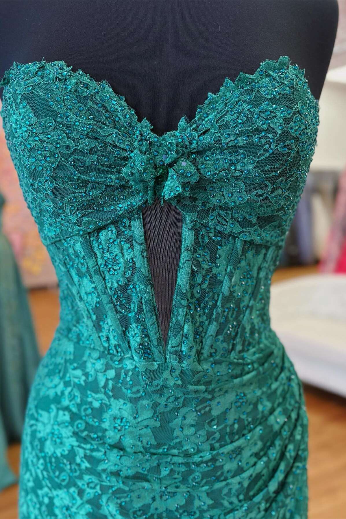 Sweetheart Corset Green Lace Fitted Ruched Long Prom Dress