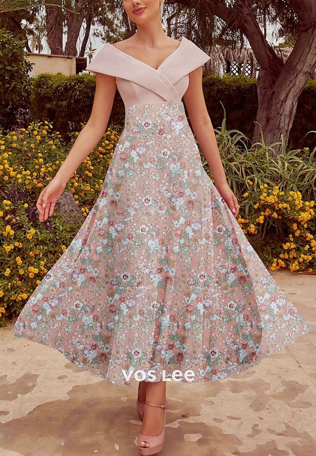 Elegant & Luxurious A-Line Cap Sleeves Appliques Evening Dresses