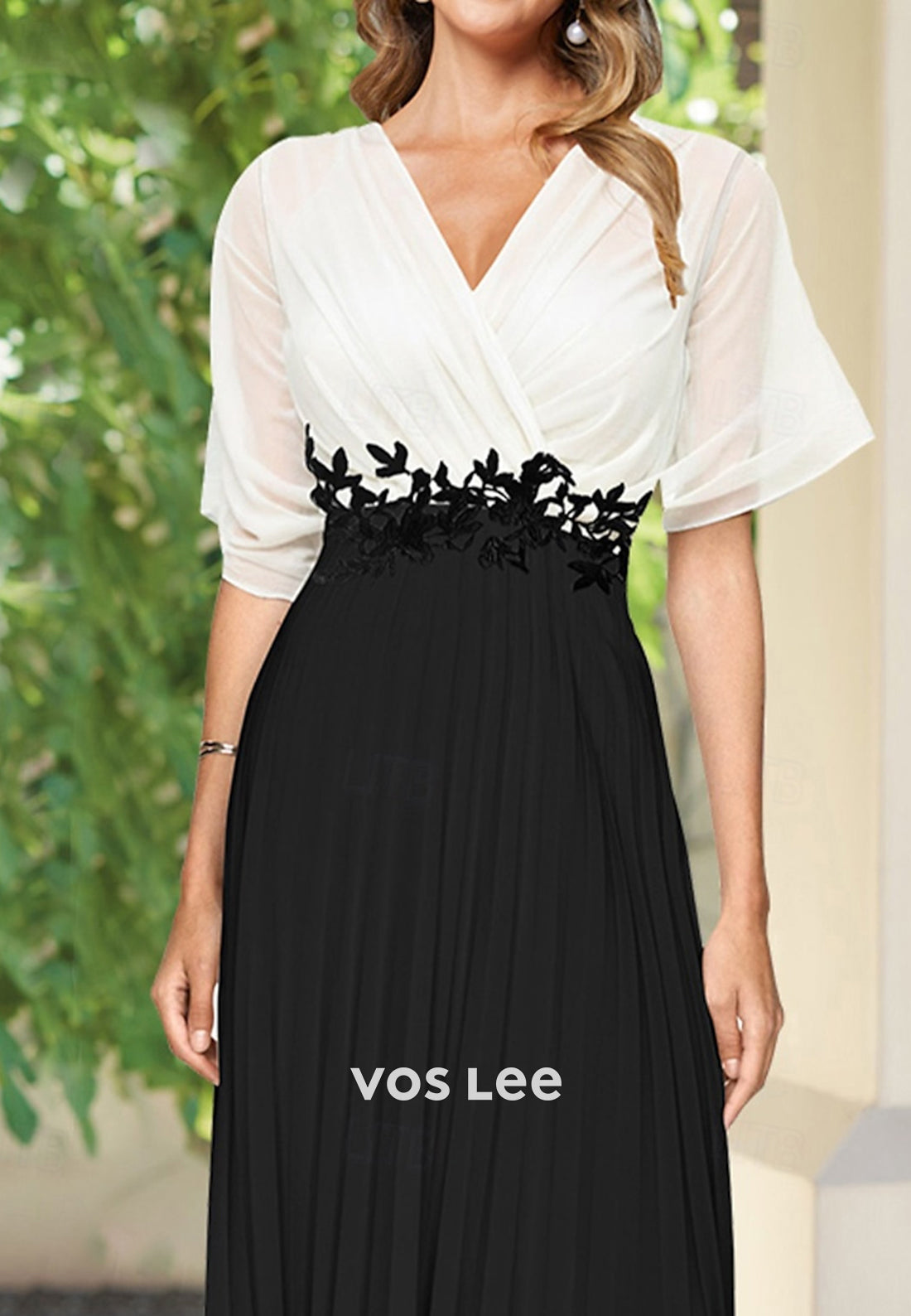 A-Line Short Sleeve V Neck Appliques Pleated Mother of Bride Dresses