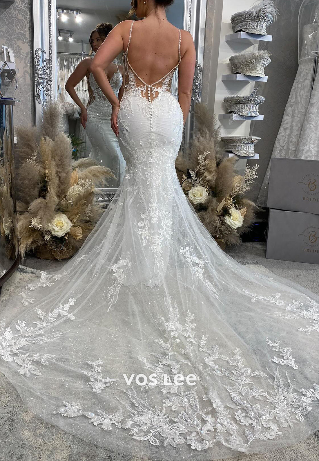 Spaghetti Straps V Neck Appliques Lace Mermaid Wedding Dresses with Sweep Train