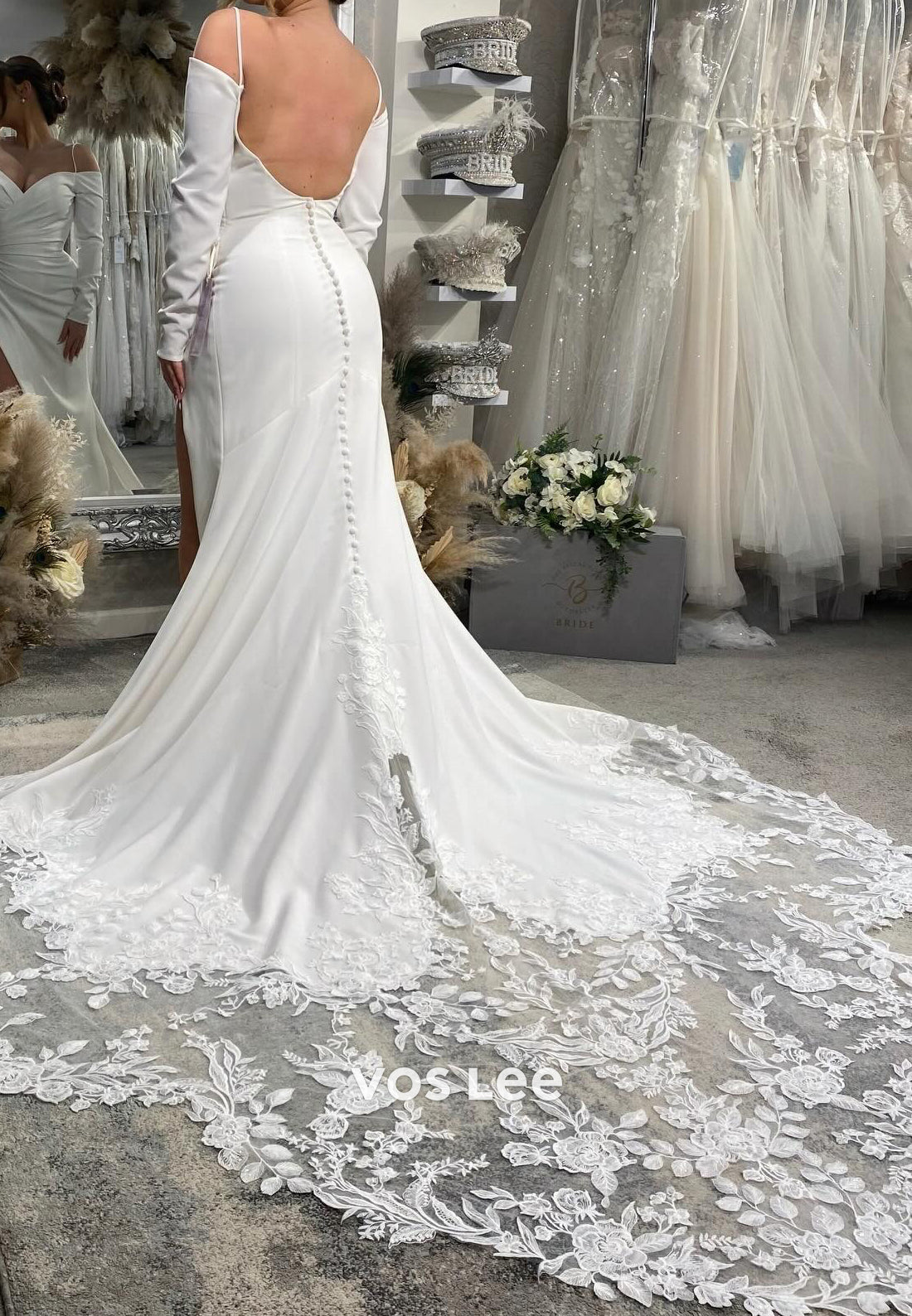 Long Sleeve Spaghetti Straps Sweetheart Appliques Lace Sheath Wedding Dresses