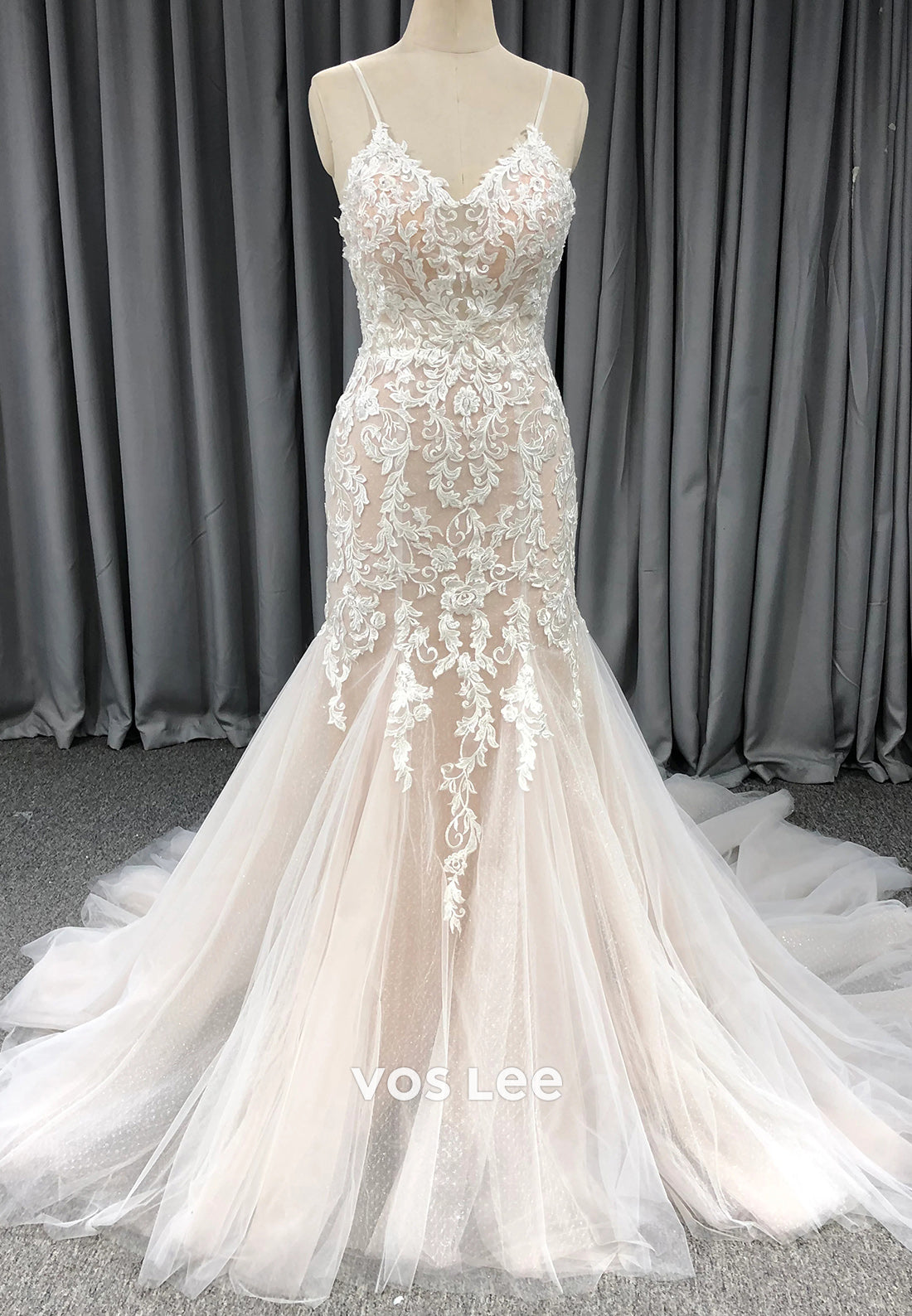 Spaghetti Straps V Neck Appliques Lace Pleated Trumpet Wedding Dresses with Court Train