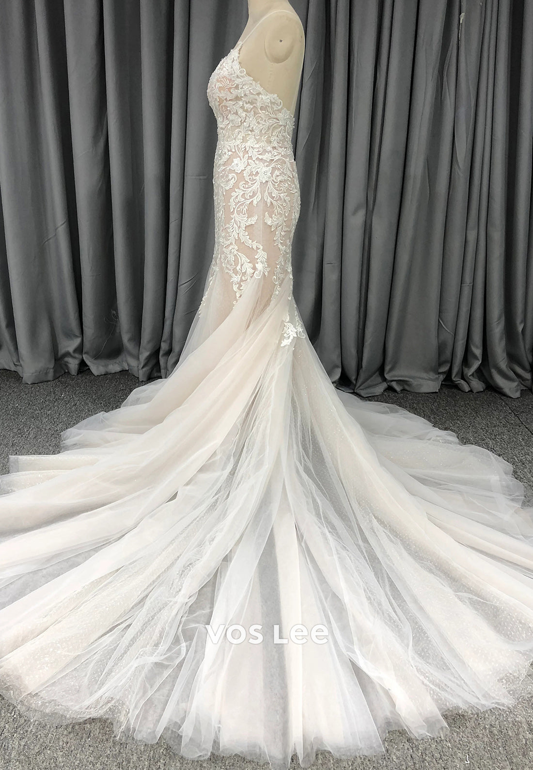 Spaghetti Straps V Neck Appliques Lace Pleated Trumpet Wedding Dresses with Court Train