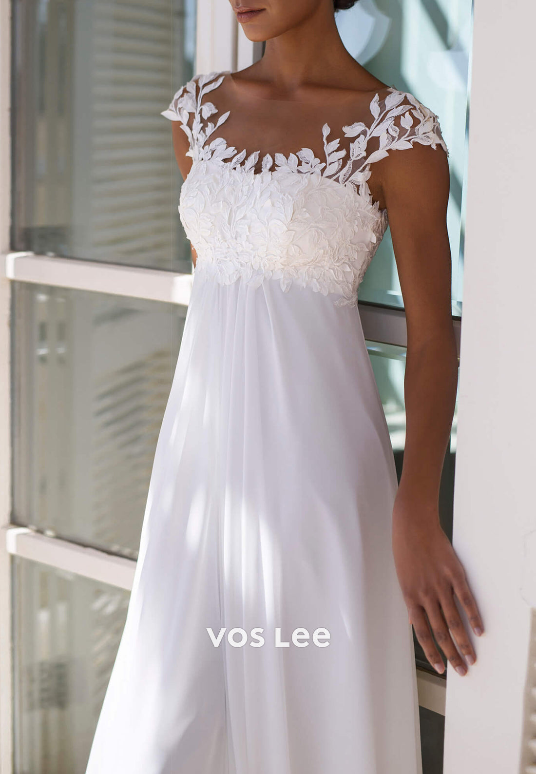 A-Line Cap Sleeves Scoop Appliques Lace Beach Tulle Wedding Dresses with Court Train