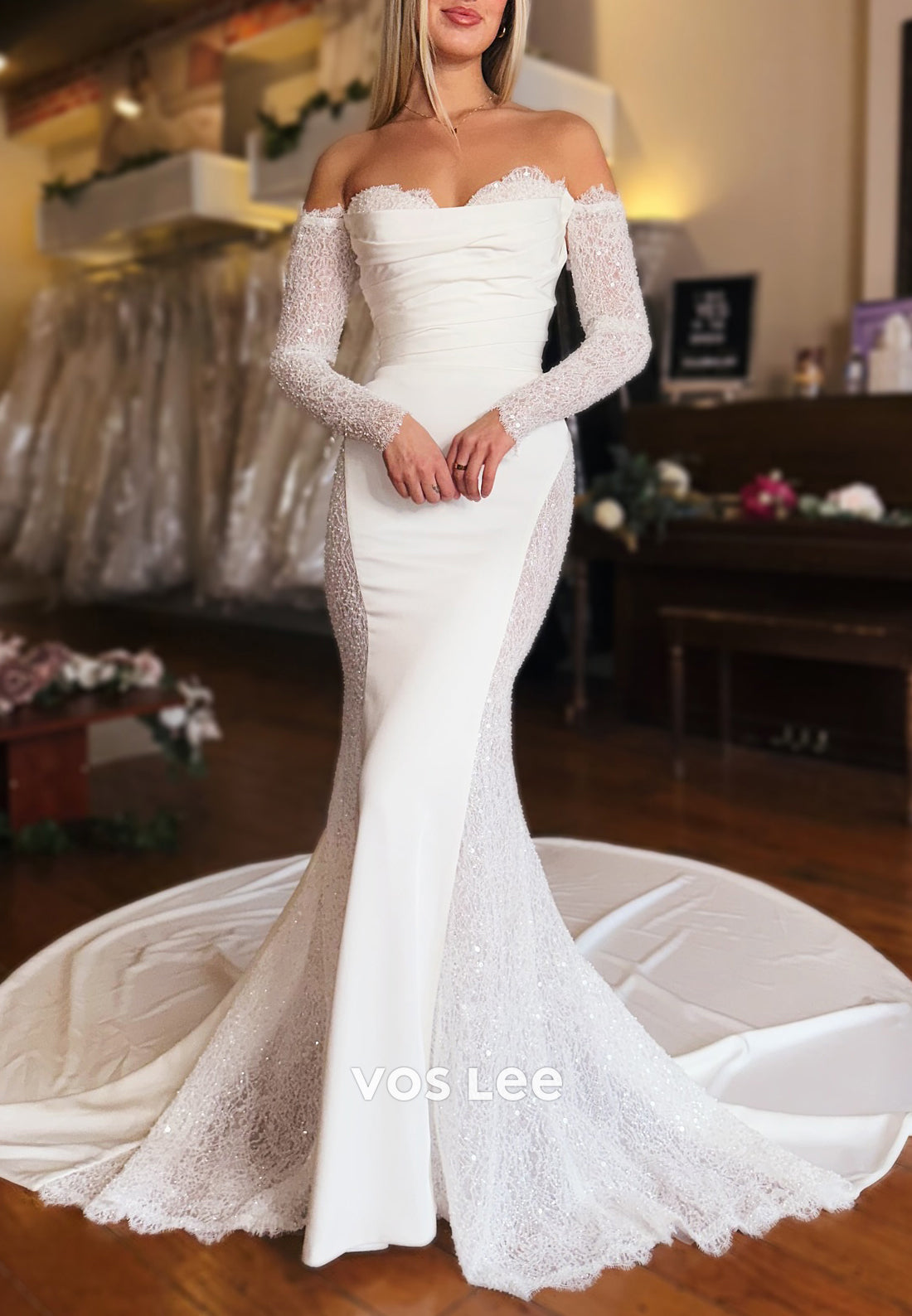 Long Sleeve Sweetheart Lace Appliques Sweetheart Wedding Dresses with Sweep Train