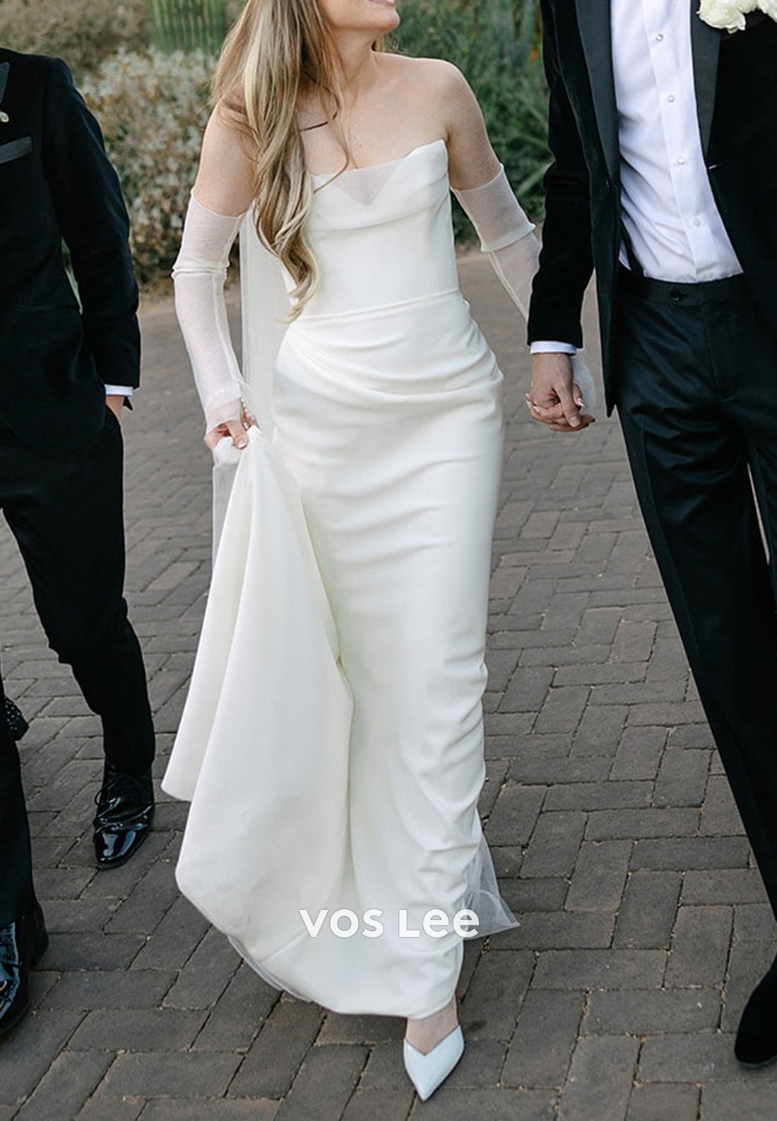 Sexy and Sleek V Neck Strapless Mermaid Wedding Dresses with Sweep Train