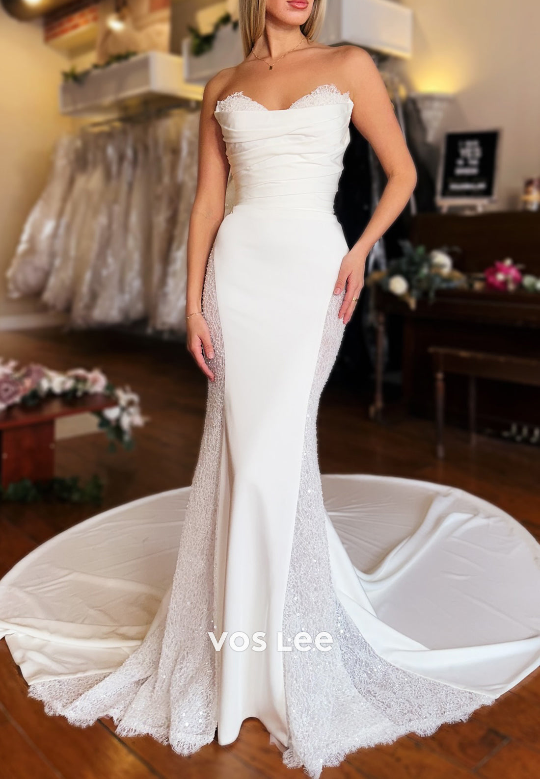 Long Sleeve Sweetheart Lace Appliques Sweetheart Wedding Dresses with Sweep Train