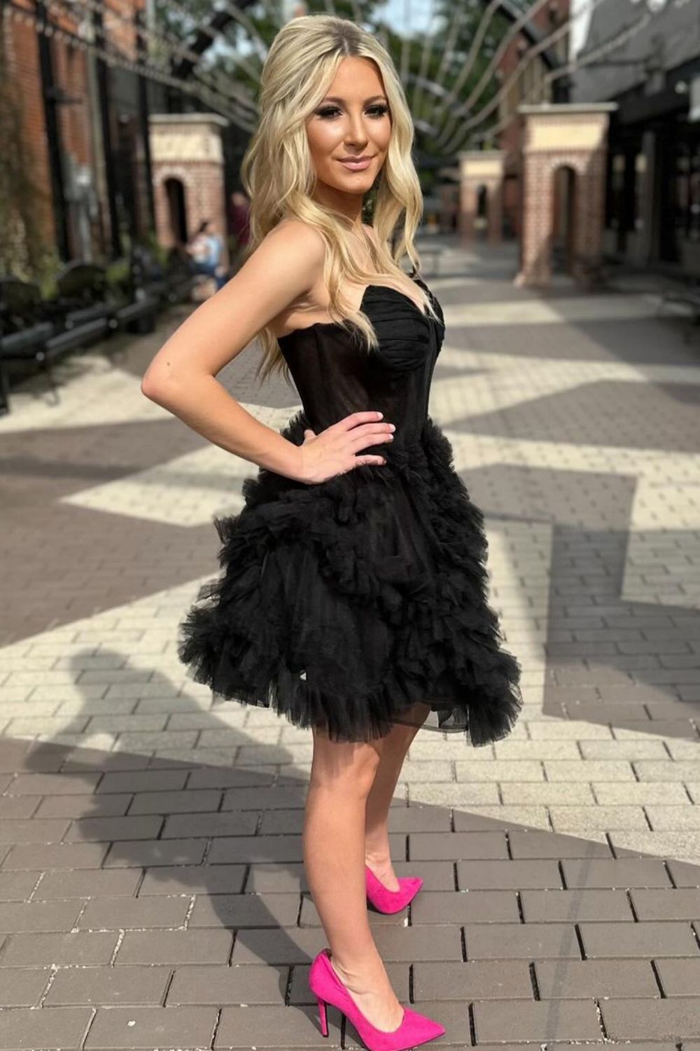 Black A-Line Strapless Short Tulle Homecoming Dress With Ruffle