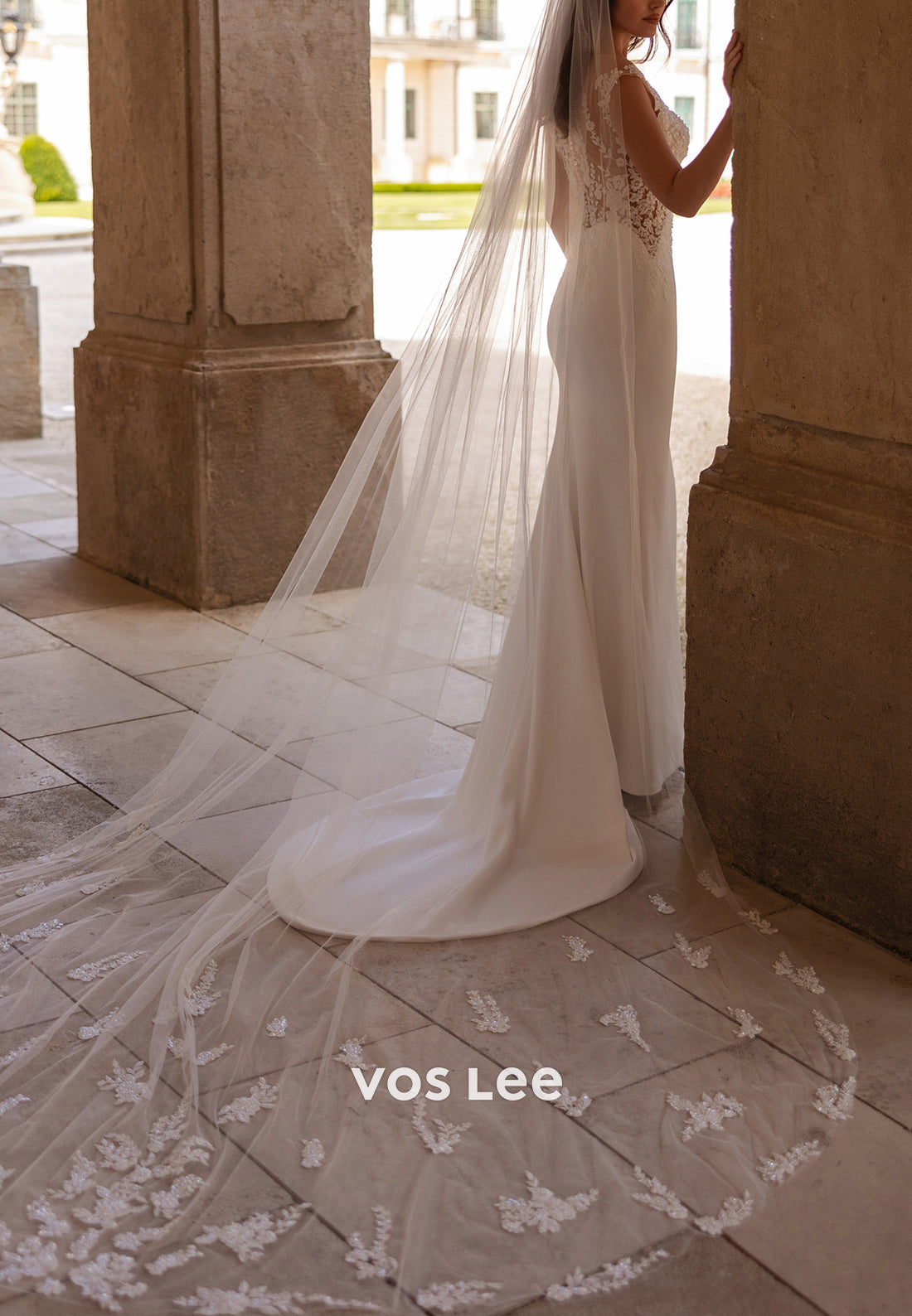 Illusion Neck Beaded Appliques Lace Mermaid Wedding Dresses with Sweep Train