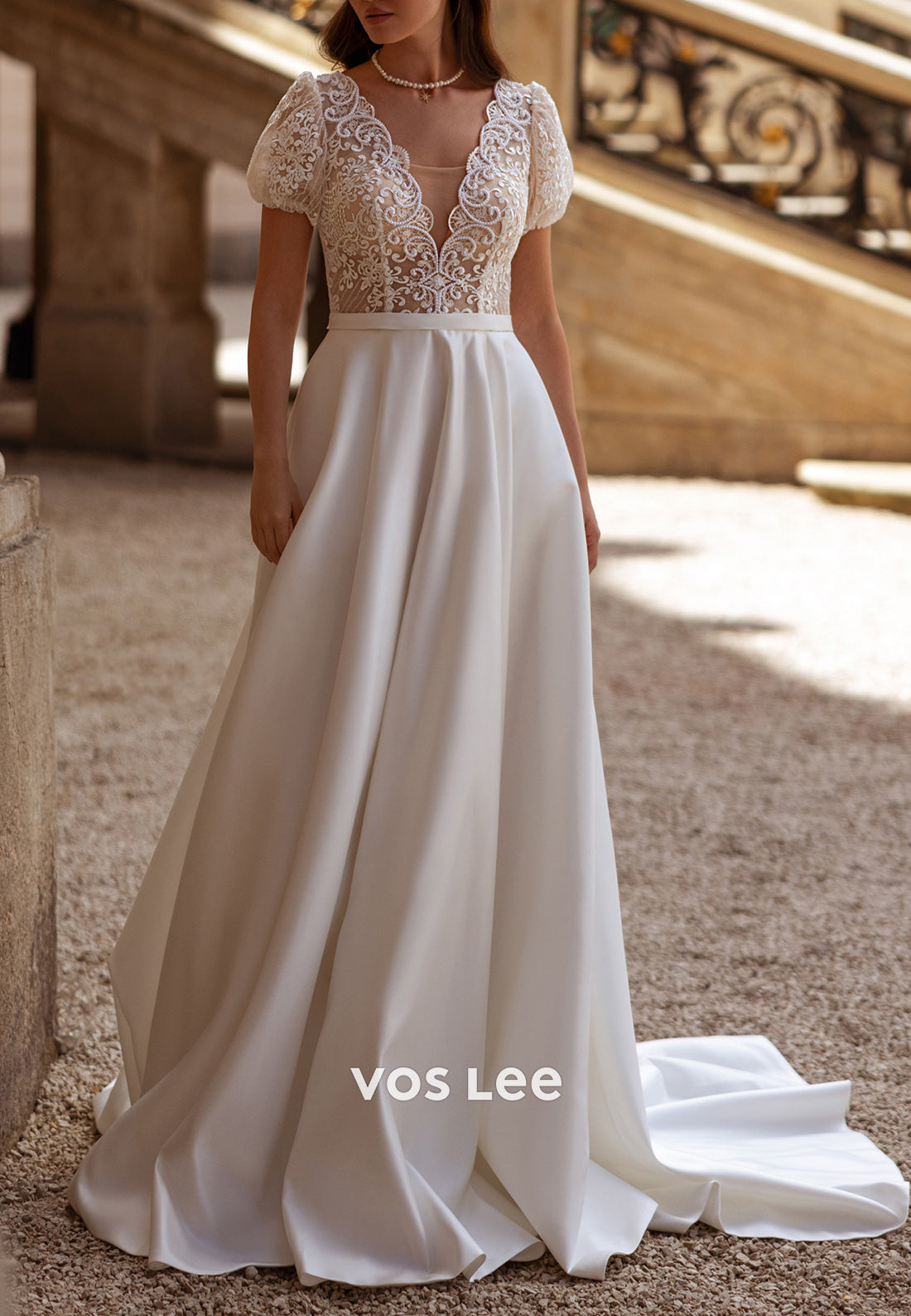 Short Sleeve V Neck A-Line Appliques Lace Wedding Dresses with Court Train