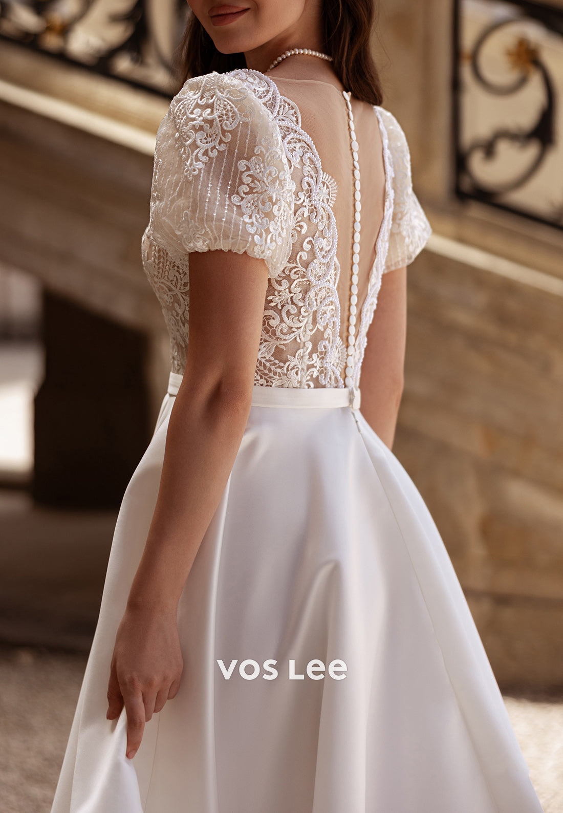 Short Sleeve V Neck A-Line Appliques Lace Wedding Dresses with Court Train