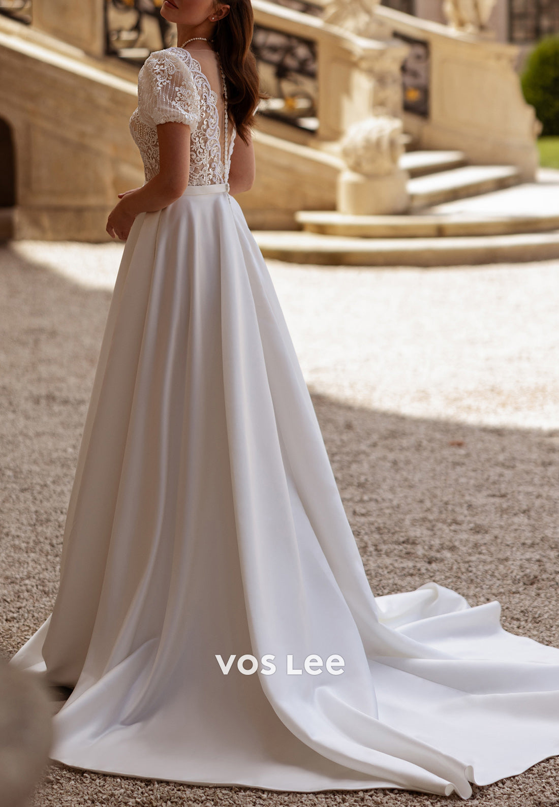 Short Sleeve V Neck A-Line Appliques Lace Wedding Dresses with Court Train