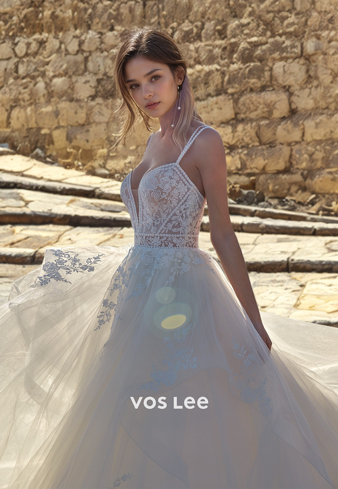 Gorgeous Deep V Neck Illusion A-Line Spaghetti Straps Lace Appliques Tulle Wedding Bride Dress