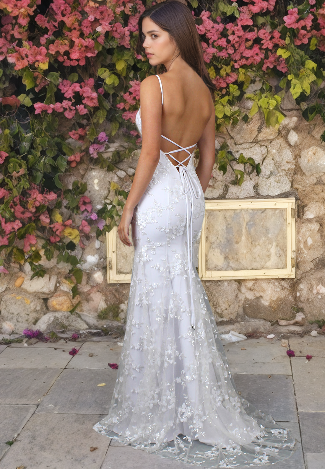 Court Train Trumpet/Mermaid Applique Lace V-Neck Strapless Wedding Dress