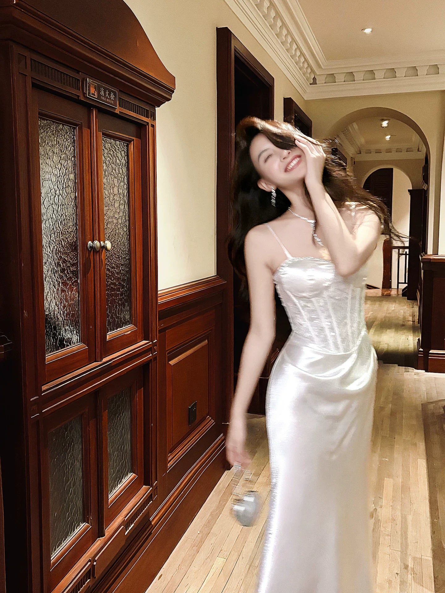 Elegant Mermaid Spaghetti Strap White Satin Long Pleated Prom Dress
