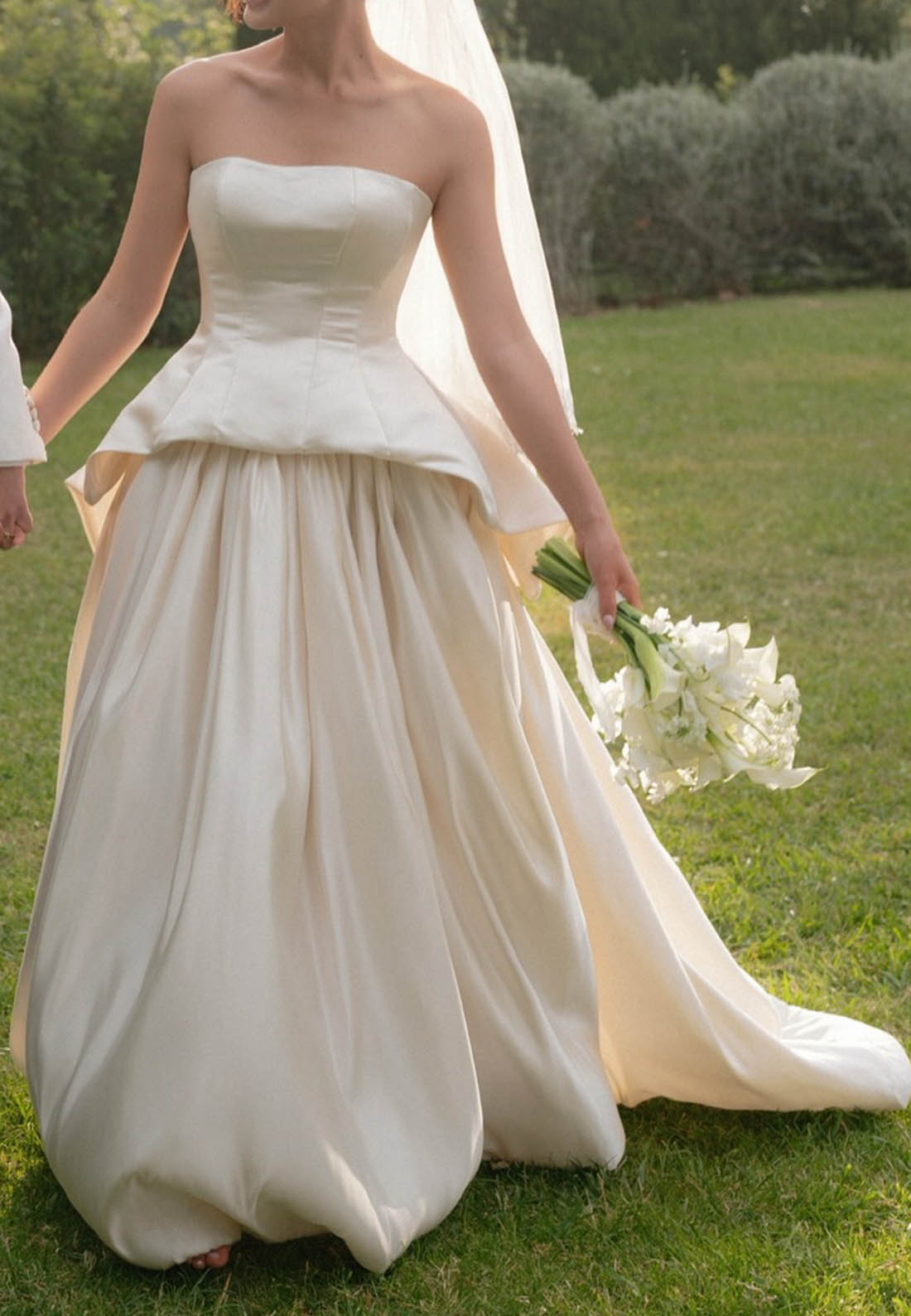 Simple Sleeveless Strapless Empire-Waist Wedding Dress