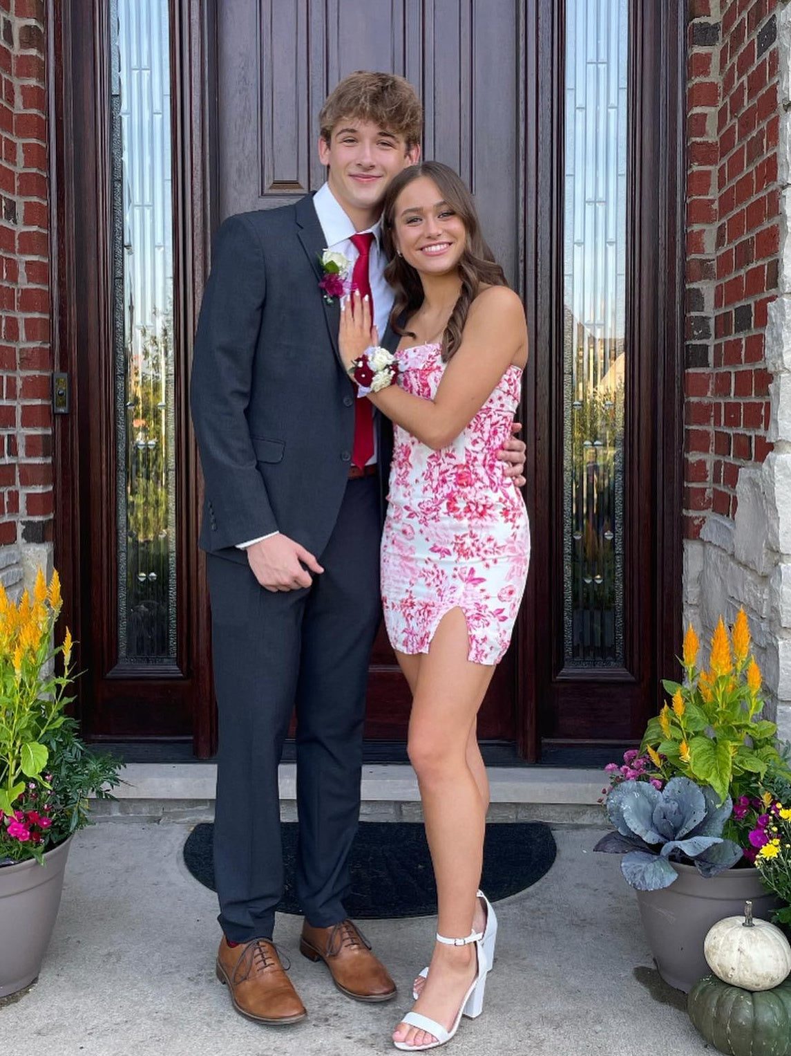 Touching Sheath Strapless Pink Floral Printed Short Homecoming Dress with Slit