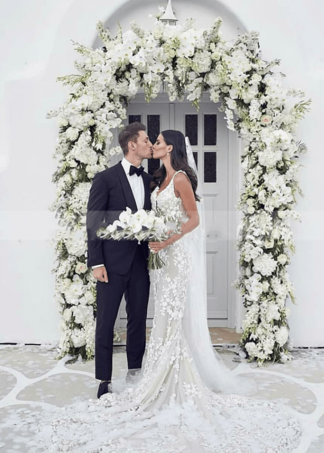 V-Neck Backless Floral Lace Appliques Wedding Dresses with Mermaid Train