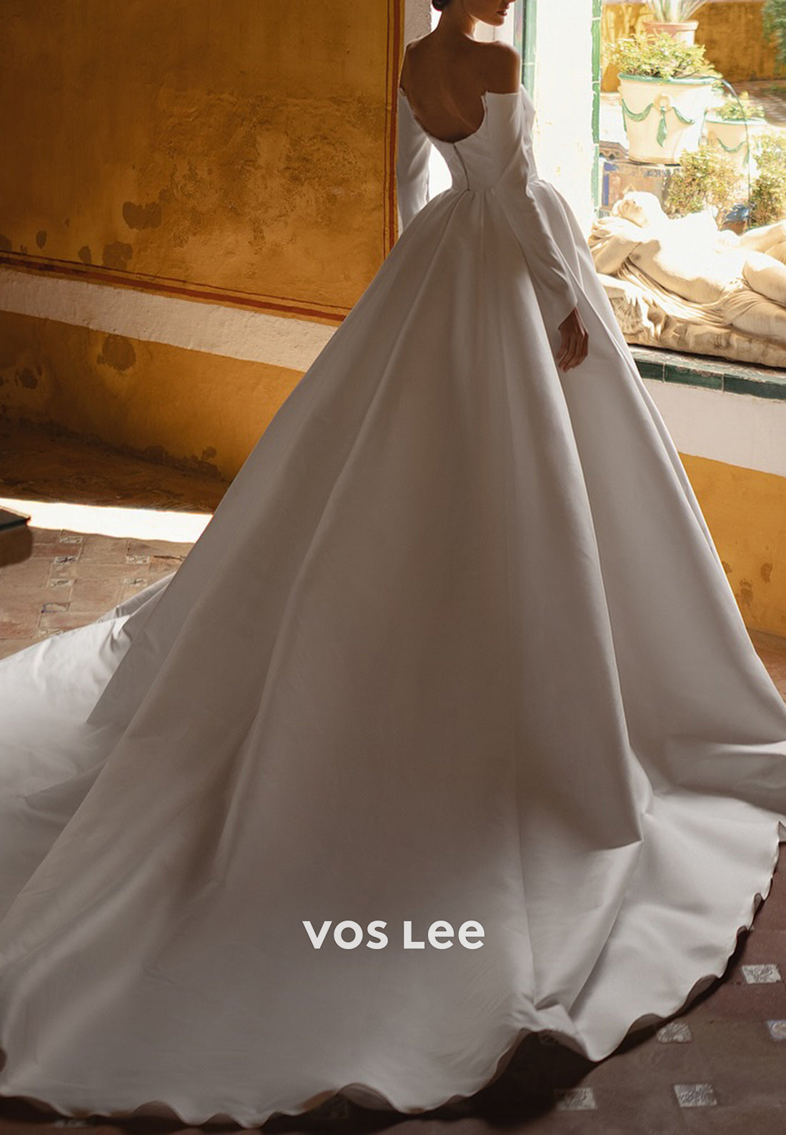 Elegant & Luxurious A-Line Long Sleeve Sweetheart Pleated Wedding Dresses with Chapel Train