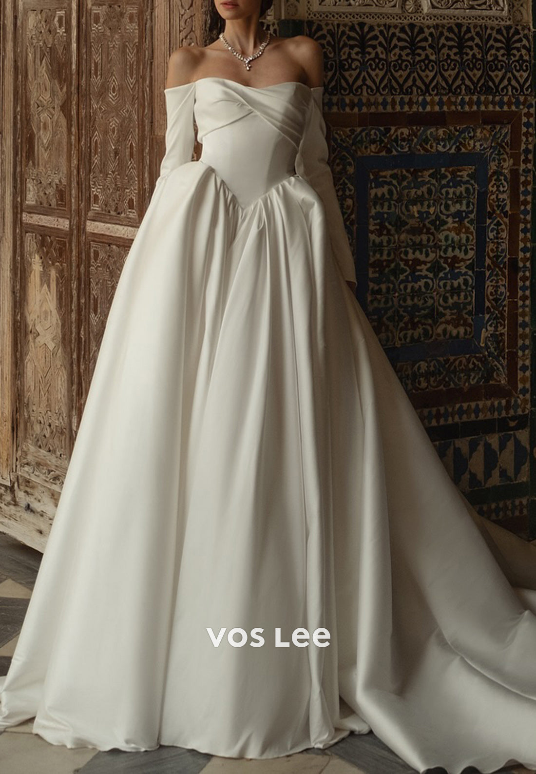 Elegant & Luxurious A-Line Long Sleeve Sweetheart Pleated Wedding Dresses with Chapel Train
