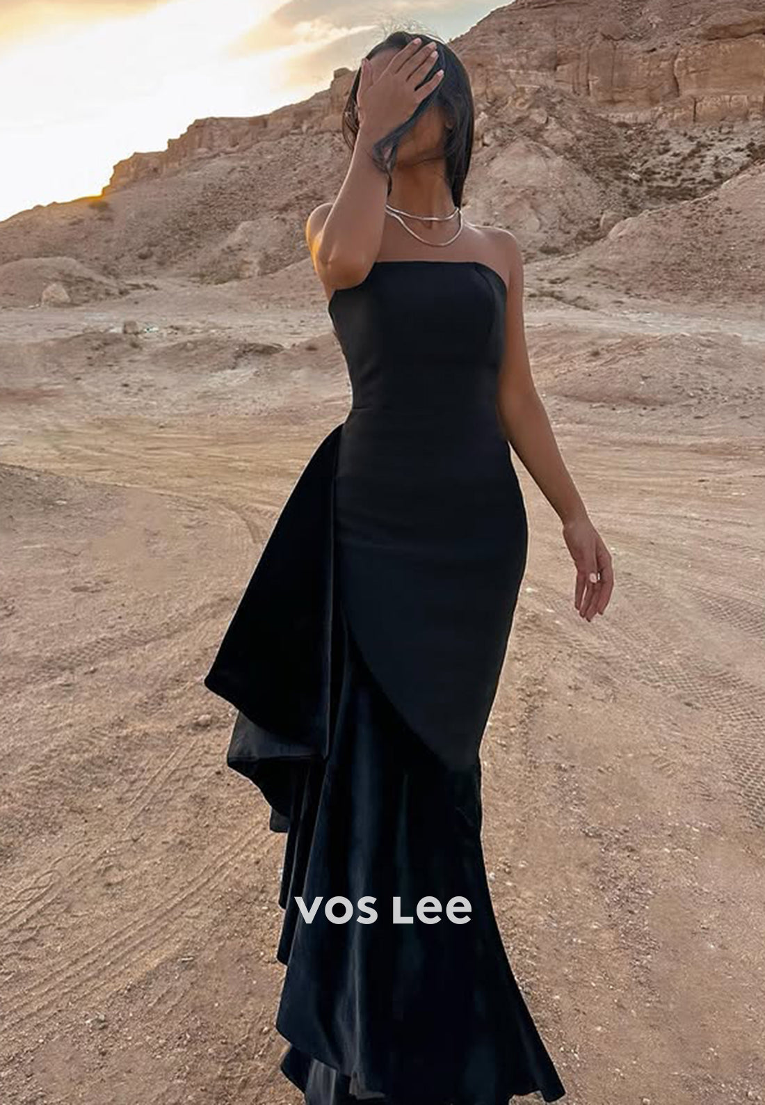 Elegant Black Fitted Ruffles Sheath Strapless Evening Dress Formal Party Gown