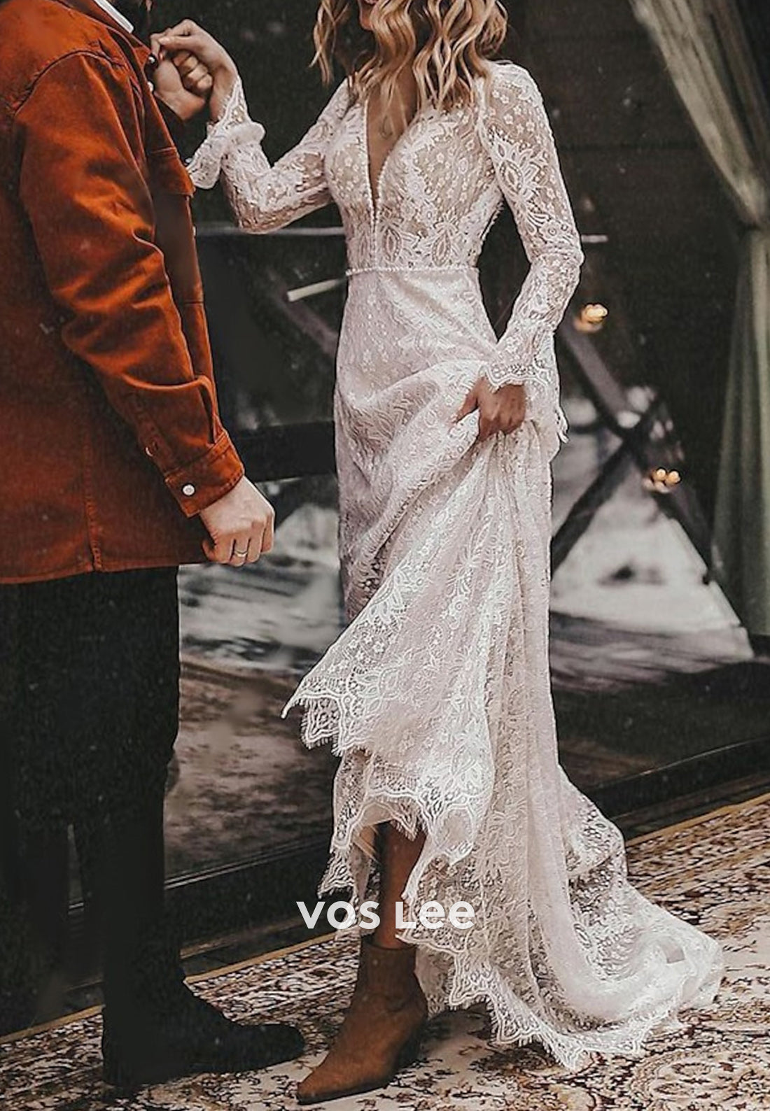 Long Sleeve V Neck Appliques Lace Beach Sheath Wedding Dresses with Sweep Train