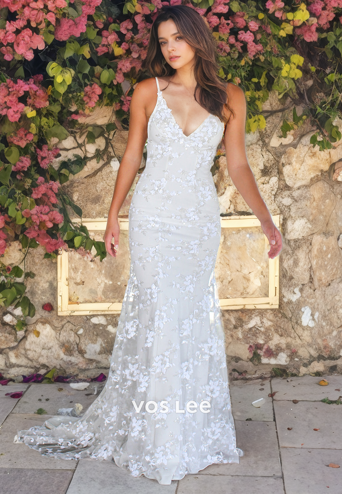 Elegant Trumpet/Mermaid Applique Lace Court Train Halter Sleeveless V-Neck Wedding Dress