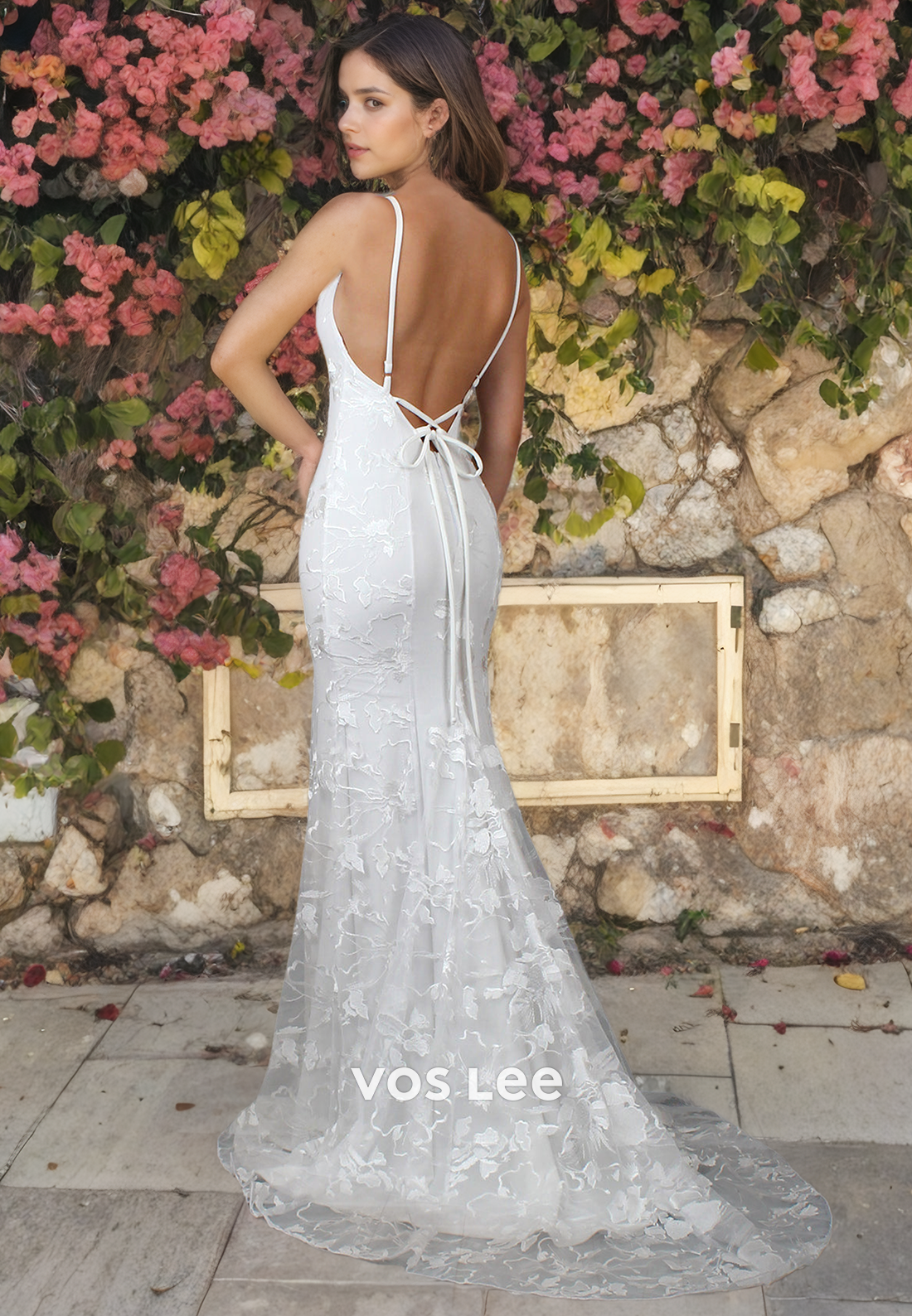 Elegant Court Train Trumpet/Mermaid Open Back Applique Lace V-Neck Sleeveless Wedding Dress