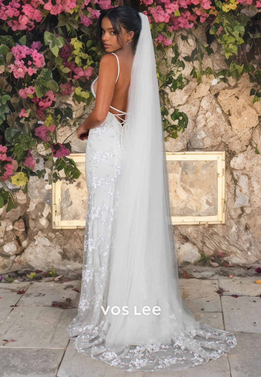 Elegant Trumpet/Mermaid Applique Lace Court Train Halter Sleeveless V-Neck Wedding Dress