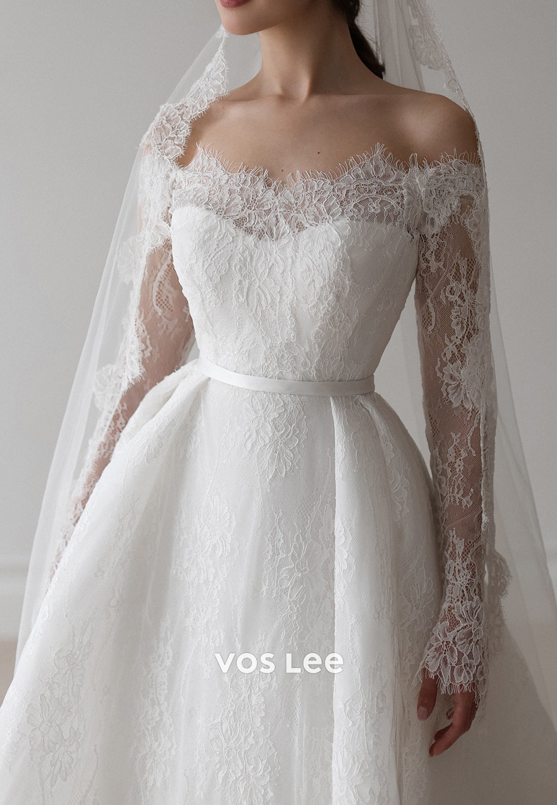 Off the Shoulder Appliques Lace A-Line Wedding Dresses with Court Train