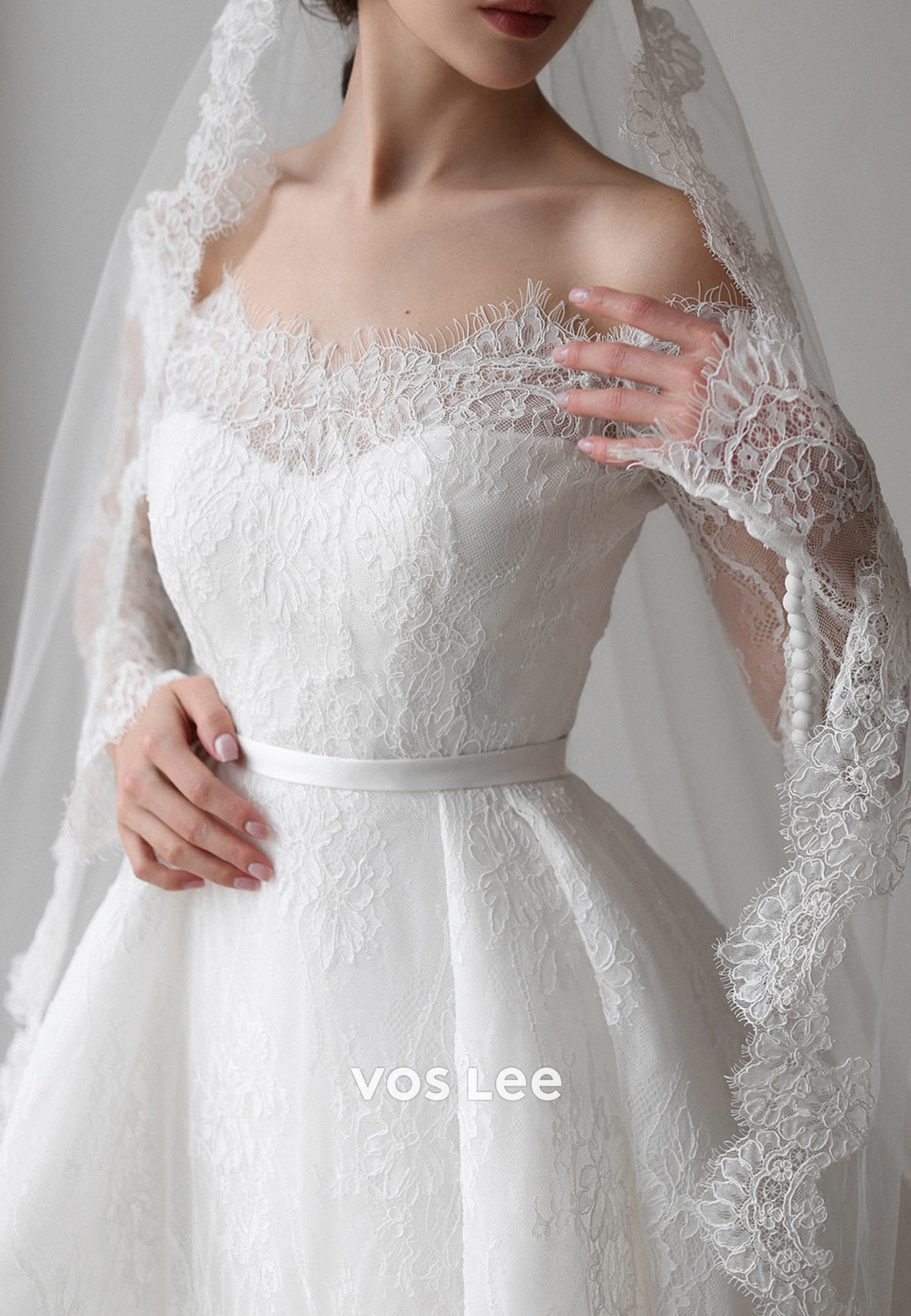 Off the Shoulder Appliques Lace A-Line Wedding Dresses with Court Train