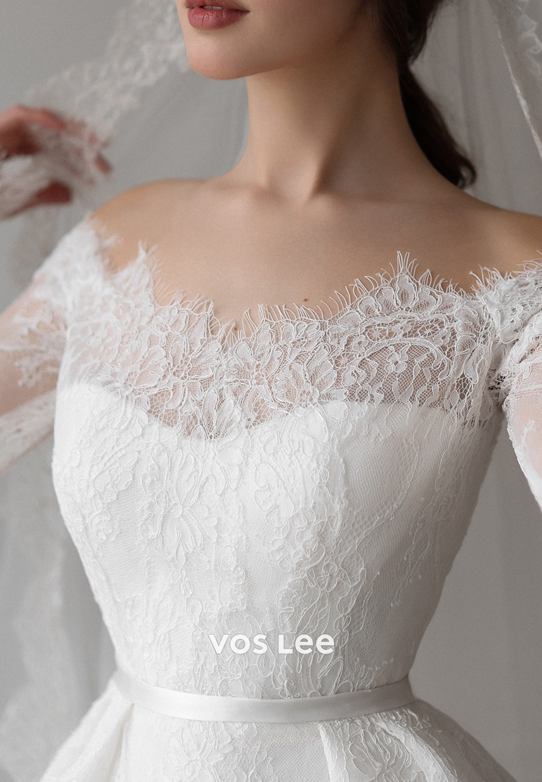 Off the Shoulder Appliques Lace A-Line Wedding Dresses with Court Train
