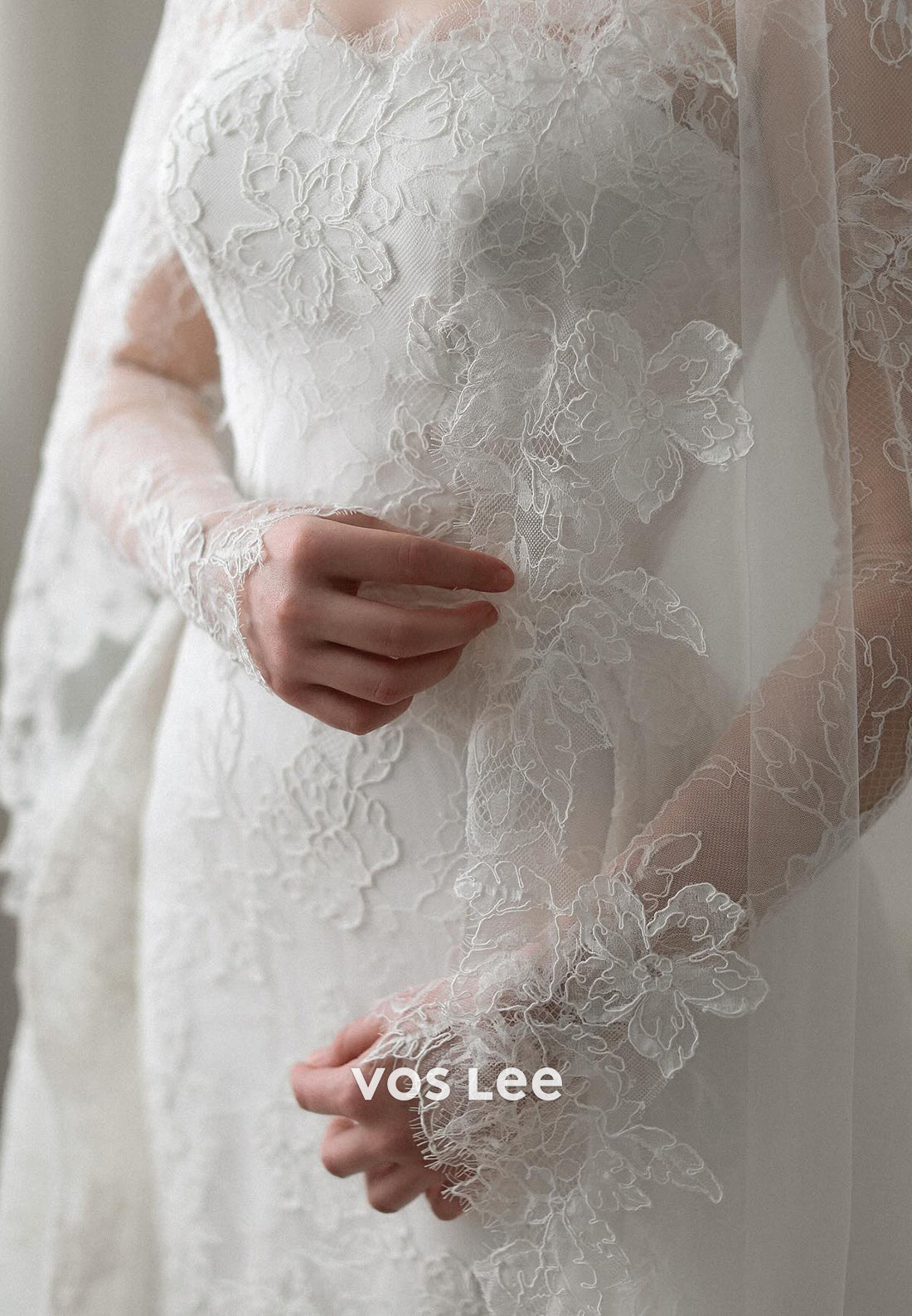 Long Sleeve Scoop Appliques Lace Mermaid Wedding Dresses with Court Train