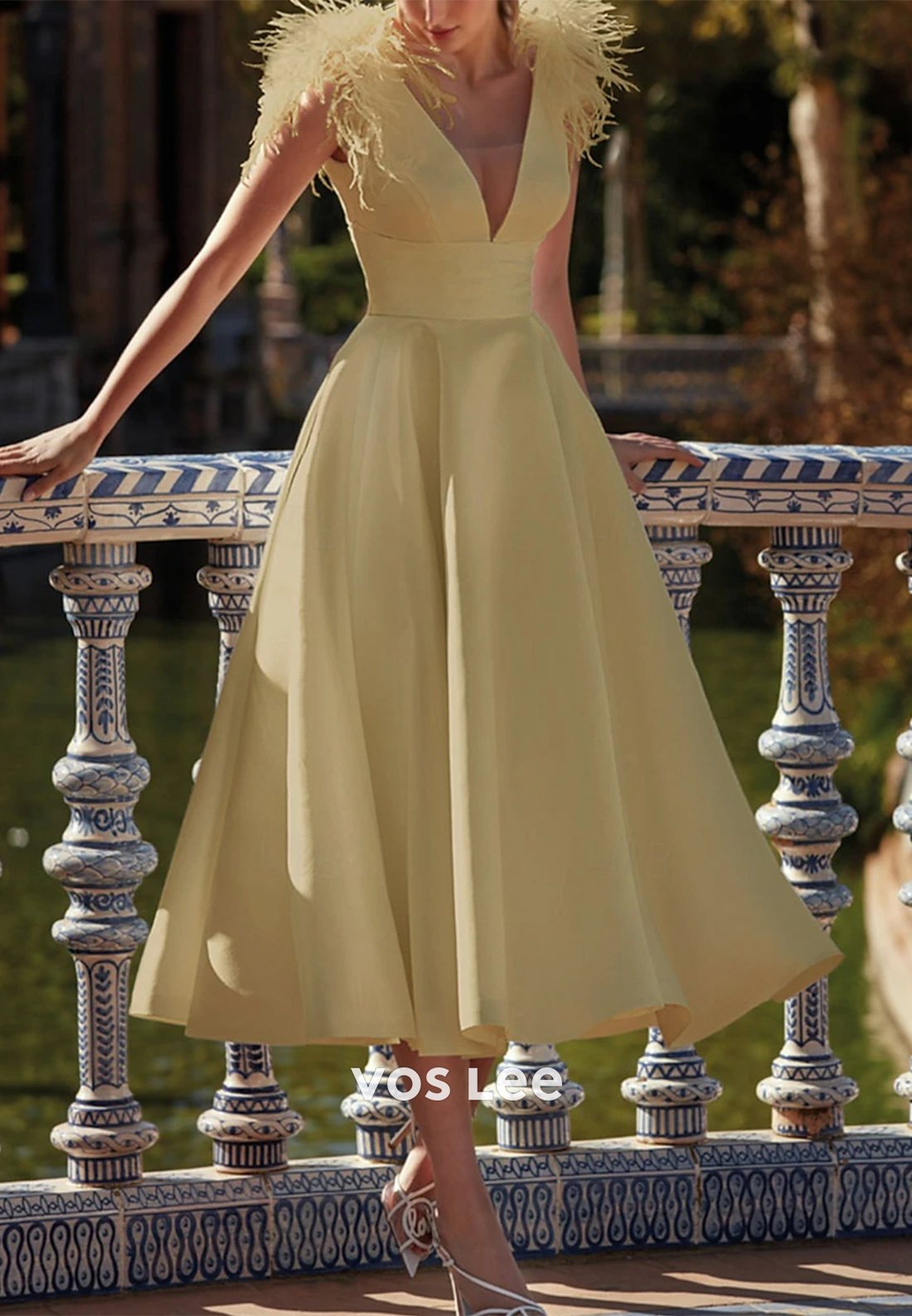 A-Line Low V-Neck Pleated feather Sexy Evening Dress Midi Dresses