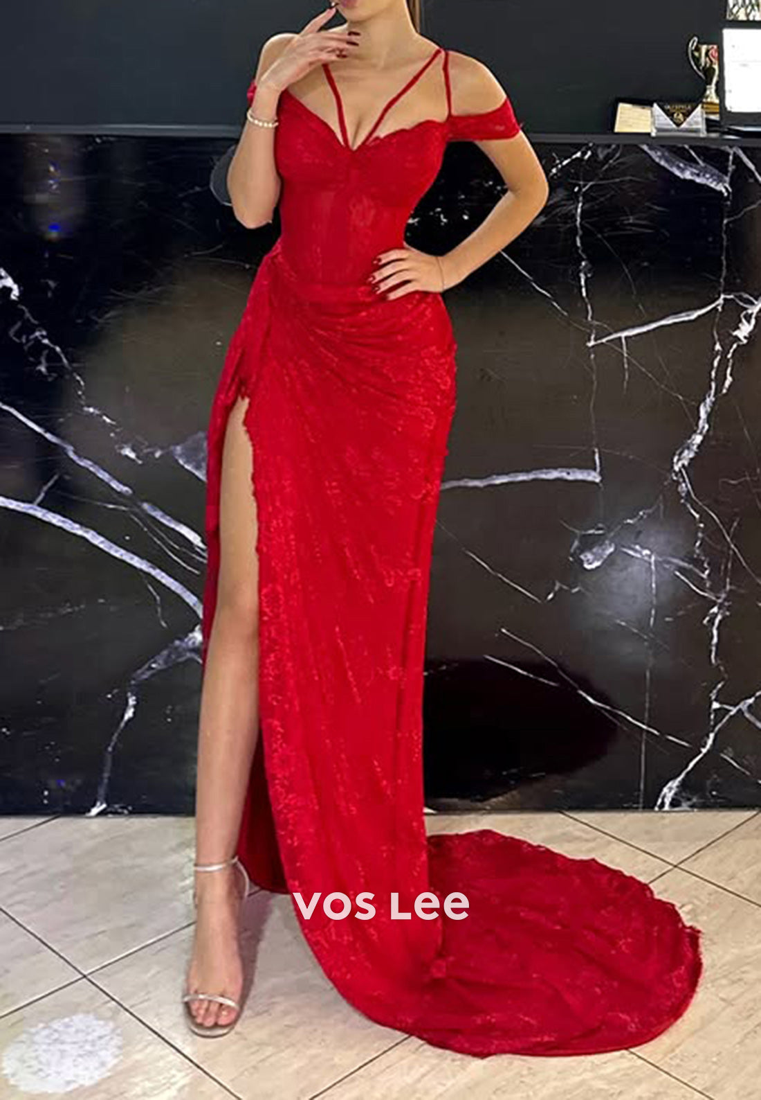 Fitted Red Lace Applique Spaghetti Straps High Slit Evening Prom Dress