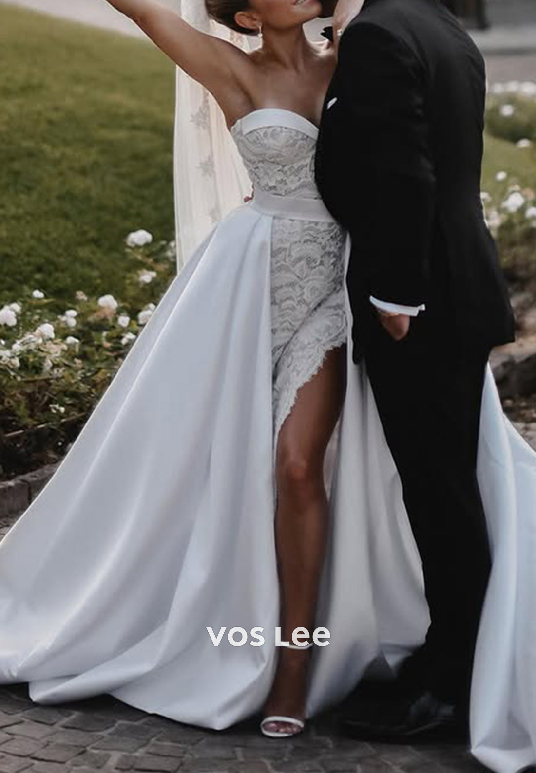 Luxurious Strapless Sweetheart Appliques Lace Sheath Wedding Dresses with Court Train