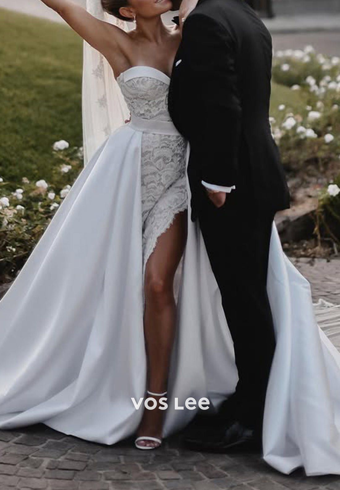 Luxurious Strapless Sweetheart Appliques Lace Sheath Wedding Dresses with Court Train