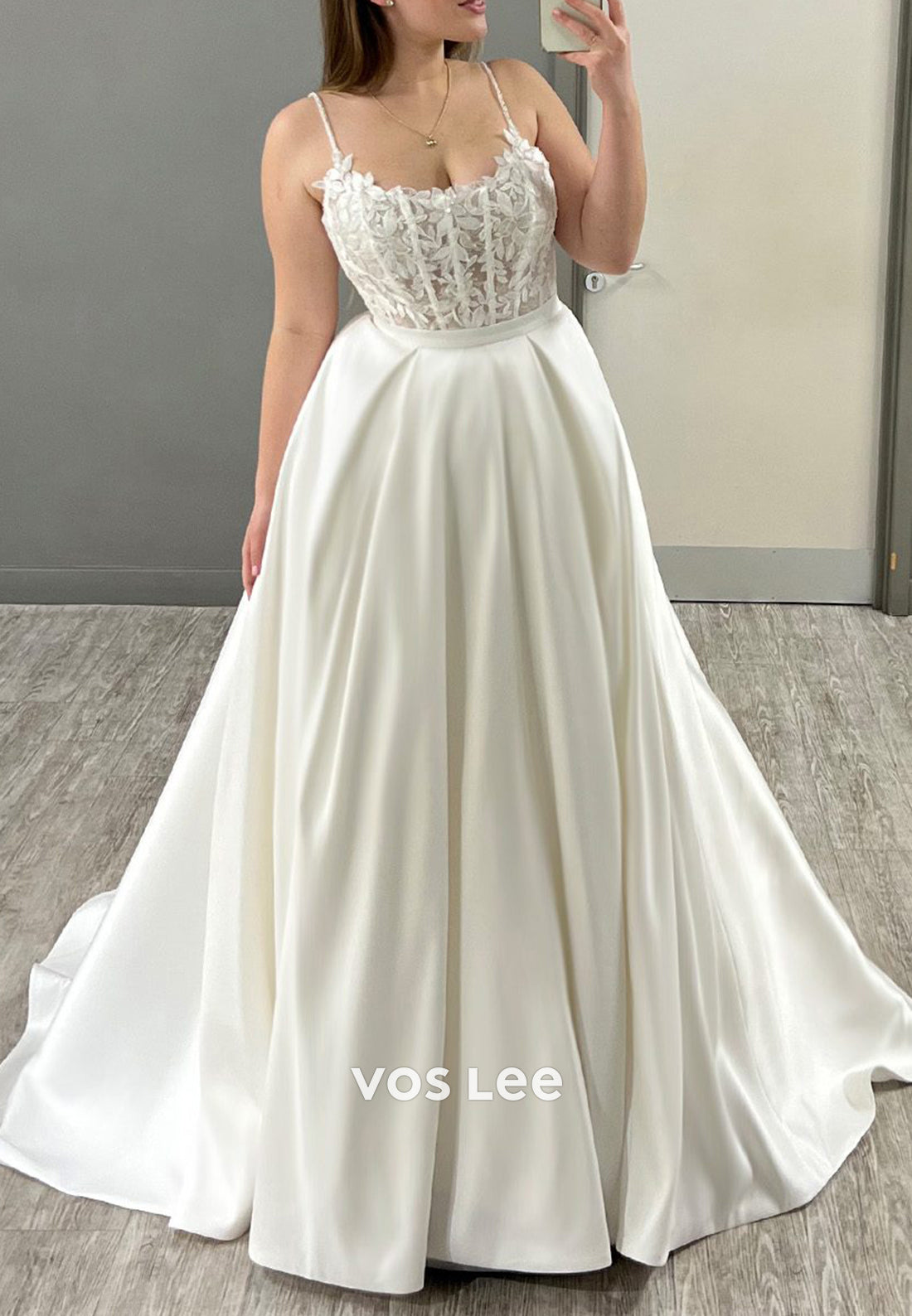 Spaghetti Straps Scoop Appliques Lace Pleated Wedding Dresses with Court Train