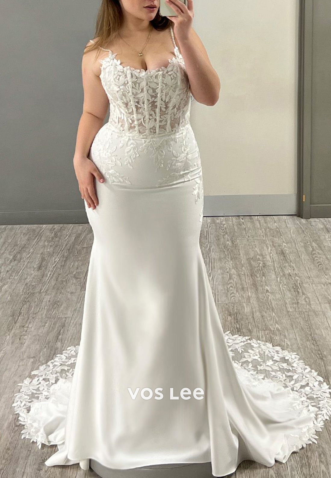 Spaghetti Straps Scoop Appliques Lace Pleated Wedding Dresses with Court Train