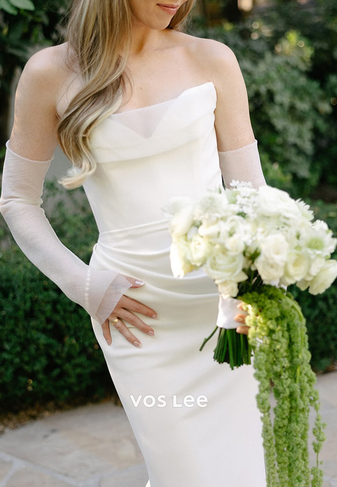 Sexy and Sleek V Neck Strapless Mermaid Wedding Dresses with Sweep Train
