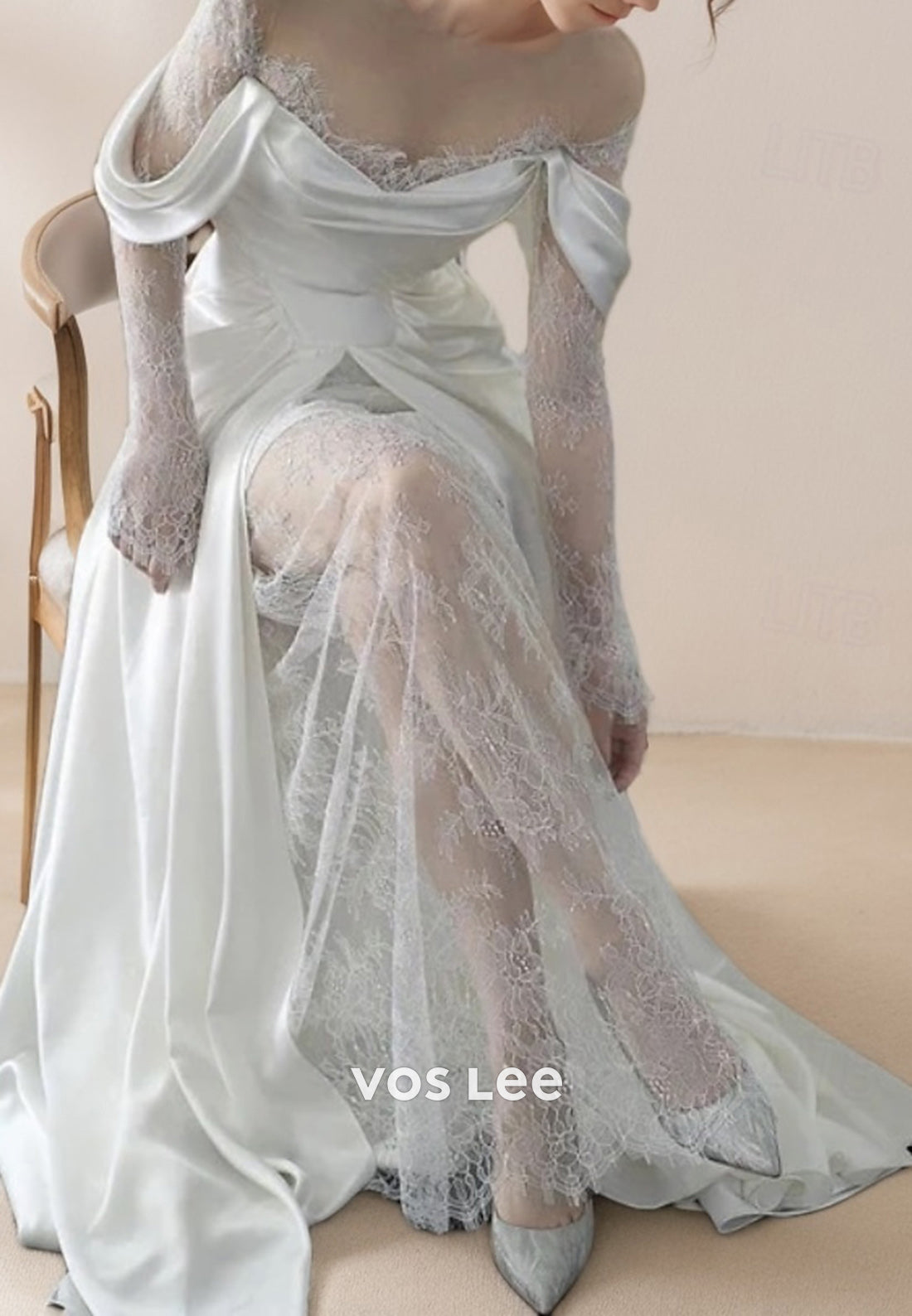 A-Line Long Sleeve Sweetheart Appliques Lace Pleated Wedding Dresses with High Split
