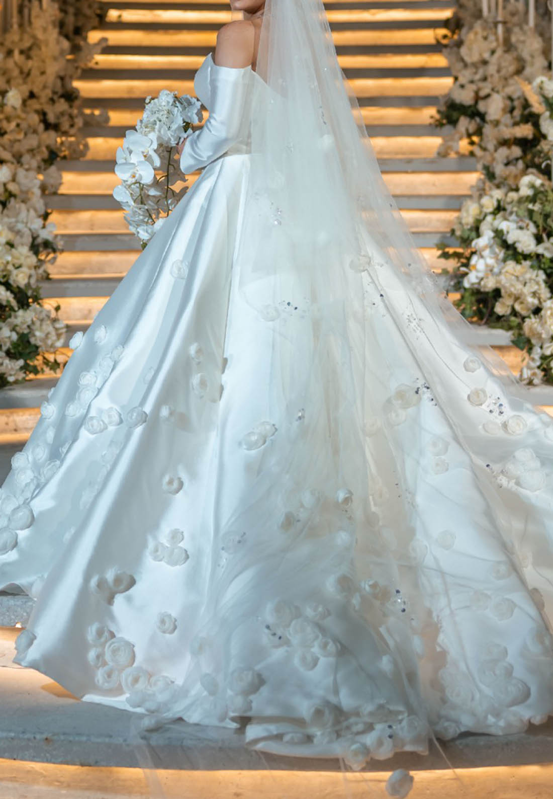Charming Long Sleeves Off-Shoulder Floral Appliques Wedding Dress