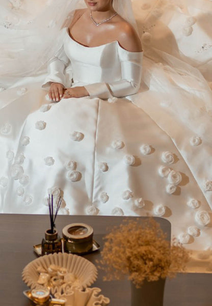 Charming Long Sleeves Off-Shoulder Floral Appliques Wedding Dress