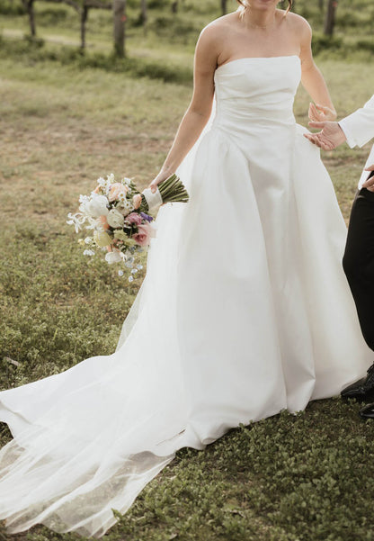 Simple Sleeveless Strapless A-Line Wedding Dress
